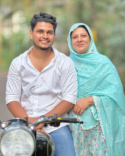  യൂട്യൂബിൽ നിന്നും മറ്റും നേടുന്ന മോശമല്ലാത്ത വരുമാനം ഇപ്പോൾ ഇവർക്കുണ്ട്. പ്രായ വ്യത്യാസമോ പരിഹാസ ശരങ്ങളോ ഒന്നും തങ്ങളുടെ കുടുംബ ജീവിതത്തെ ബാധിക്കില്ലെന്ന് വെറുതെ പറയുകയല്ല, സമൂഹത്തിനാകെ അത് കാണിച്ചുകൊടുക്കുകയുമാണ് ഇവർ. (image: ttfamily/instagram)