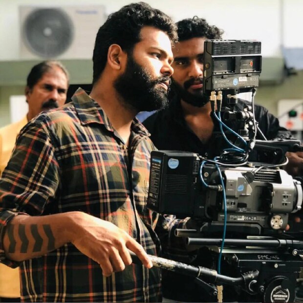മീരയ്ക്ക് ഇപ്പോൾ 42 വയസ് പ്രായമുണ്ട്. മുൻപ് രണ്ടു തവണ വിവാഹം ചെയ്ത വിവരവും പലർക്കും ദഹിക്കുന്നില്ല. അസ്വാരസ്യങ്ങളുടെ പേരിൽ മീര രണ്ടു ബന്ധങ്ങളിൽ നിന്നും പുറത്തുകടക്കുകയായിരുന്നു. വിപിനുമായുള്ള പ്രായവ്യത്യാസമാണ് ചിലർക്ക് വിഷയം 