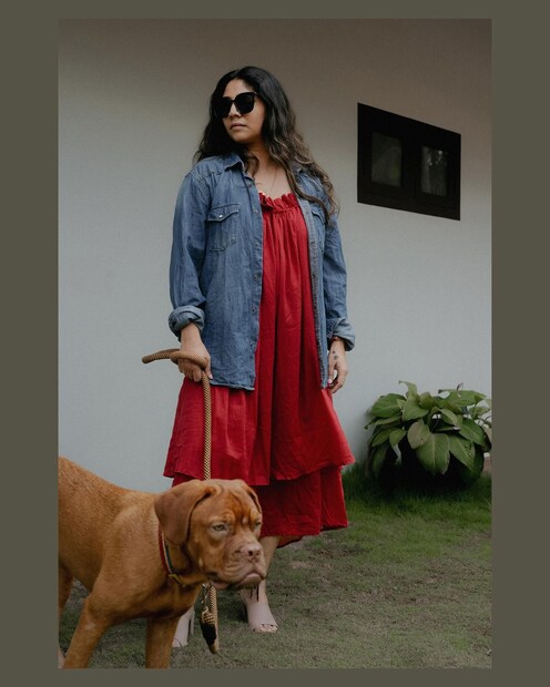 സഭ്യതയുടെ പരിധി ലംഘിക്കപ്പെടുന്ന കമന്റുകളും പലപ്പോഴും ഉയർന്നു വരാറുണ്ട്. അതിന്റെ ഏറ്റവും ഒടുവിലത്തെ ഉദാഹരണം അഭയ കയ്യോടെ പൊക്കി. സ്ത്രീകൾക്ക് മൊത്തത്തിലുള്ള അപമാനമെന്ന നിലയിലാണ് അഭയ ഈ പോസ്റ്റിനെ എടുത്തു കാട്ടാൻ ഉപയോഗിച്ചത് (തുടർന്ന് വായിക്കുക)