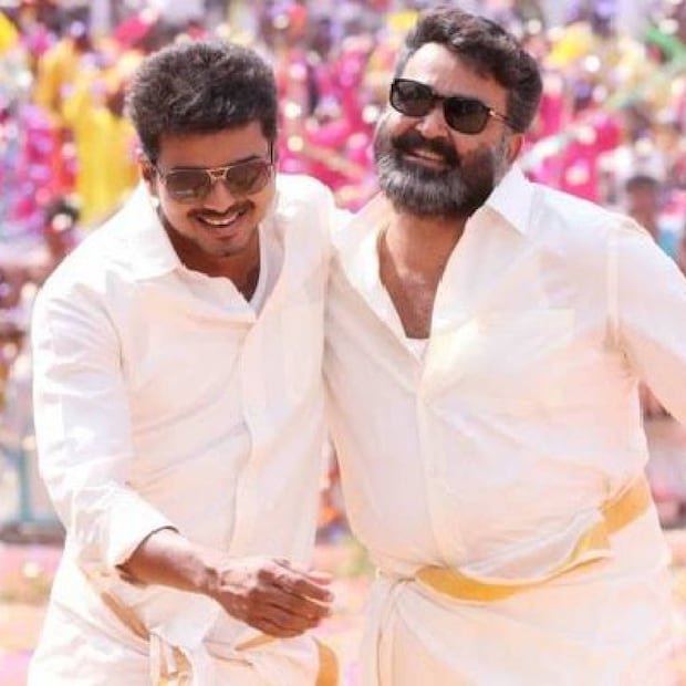 ജില്ലയുടെ സെറ്റിൽ വച്ചാണ് സംഭവം. ഒരു ദിവസം വിജയ് മോഹൻലാലിനെ വീട്ടിലേക്ക് ഡിന്നറിനു ക്ഷണിക്കുകയായിരുന്നു. അദ്ദേഹത്തിന്റെ ഭാര്യ സുചിത്രയും കൂടെയുണ്ടായിരുന്നു 