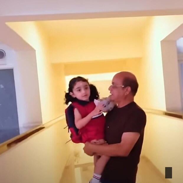 സ്കൂൾ വിട്ടു വന്നതും നിലാ ബേബി അപ്പൂപ്പൻ മാണി പോളിനോട് സ്കൂളിലെ വിശേഷങ്ങൾ നന്നായി അവതരിപ്പിക്കുന്നുണ്ടായിരുന്നു 