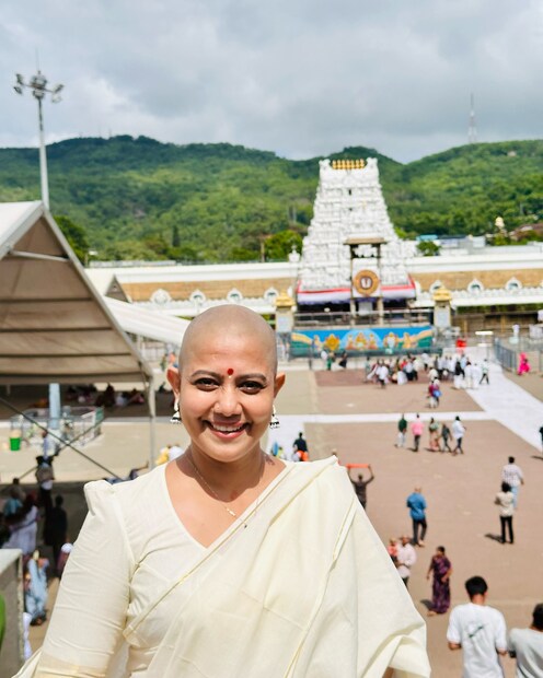 ഇപ്പോഴിതാ തിരുപ്പതി ക്ഷേത്രത്തിൽ ദര്‍ശനം നടത്തിയ നടി രചന നാരായണൻകുട്ടിയുടെ പോസ്റ്റാണ് ആരാധകർക്കിടയിൽ വൈറലാകുന്നത്. ഇവിടെ എത്തിയ താരം നേർച്ചയായി മുടി മൊട്ടയടിച്ചതിന്റെ ചിത്രങ്ങളാണ് പങ്കുവച്ചത്.