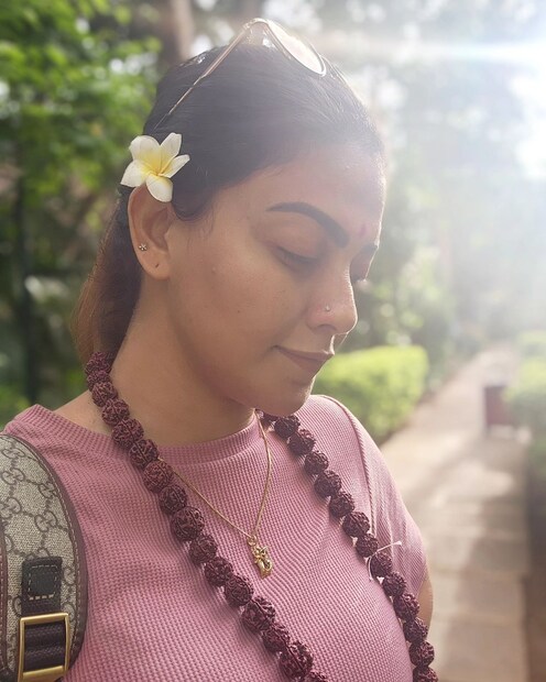  ഏറെ ആരാധകരുള്ള പ്രിയ താരമാണ് നടി അനുശ്രീ. നാടൻ കഥാപാത്രങ്ങളിലൂടെ എത്തി പ്രേക്ഷക മനസ്സിൽ സ്ഥാനം പിടിക്കാൻ താരത്തിനു സാധിച്ചു.