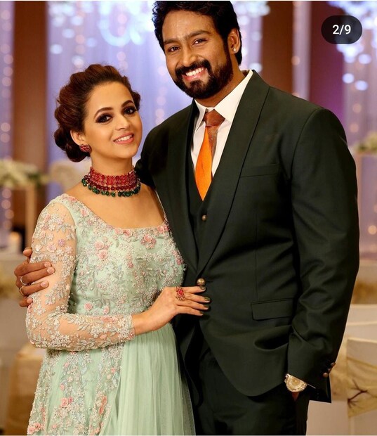  എന്നാല്‍ ഭാവന, വളരെ ചുരുക്കം ചിത്രം മാത്രമാണ് ഭര്‍ത്താവിനൊപ്പമുള്ളത് ഇന്‍സ്റ്റഗ്രാമില്‍ പങ്കുവയ്ക്കുന്നത്. വല്ലപ്പോഴും പങ്കുവച്ചാല്‍ തന്നെയും അത് പഴയ ഫോട്ടോകള്‍ വല്ലതും ആവും.