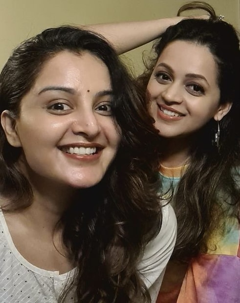  പ്രിയപ്പെട്ടവള്‍ക്ക് പിറന്നാള്‍ ആശംസകള്‍.സ്നേഹം, സ്നേഹം മാത്രം എന്നും മഞ്ജു ഫെയ്സ്ബുക്കില്‍ കുറിച്ചു. ഭാവനയ്ക്കൊപ്പം നില്‍ക്കുന്ന ചിത്രം പങ്കുവെച്ചുകൊണ്ടാണ് മഞ്ജു ആശംസകള്‍ നേര്‍ന്നത്.
