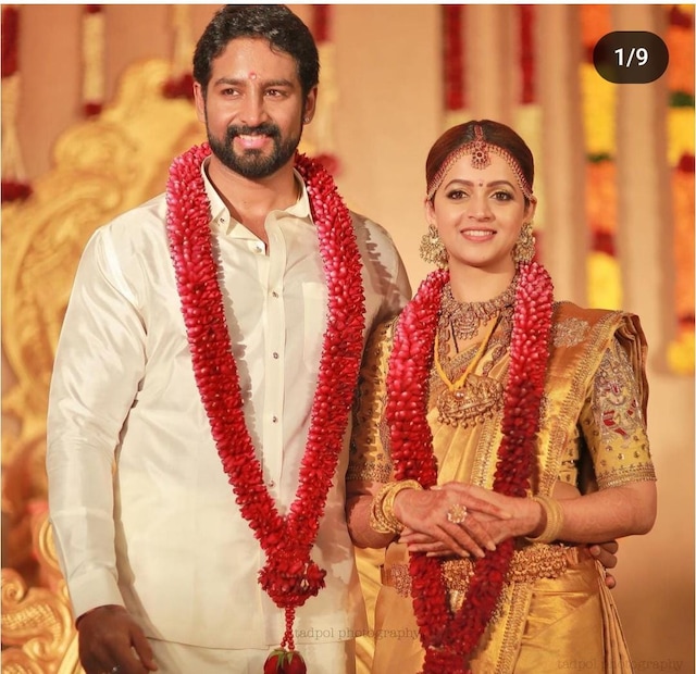  എന്തുകൊണ്ട് പഴയ ഫോട്ടോകള്‍ മാത്രം പങ്കുവയ്ക്കുന്നു എന്ന സംശയത്തിനുള്ള ഉത്തരം കമന്റിലും കാണാം. പഴയ ഫോട്ടോ മാത്രമോ എന്ന് ചോദിച്ച് വന്ന ഒരു ആരാധകന്റെ സംശയത്തിന് താരം മറുപടിയും നല്‍കി.'ഞങ്ങള്‍ എല്ലാ ദിവസവും ഫോട്ടോകള്‍ എടുക്കുന്നവരല്ല' എന്നാണ് ഭാവനയുടെ മറുപടി. സ്‌നേഹം അറിയിച്ചുകൊണ്ടെത്തിയ മറ്റു ചില ആരാധകര്‍ക്കും ഭാവന ലവ് ഇമോജിയിലൂടെ മറുപടി നല്‍കിയിട്ടുണ്ട്.