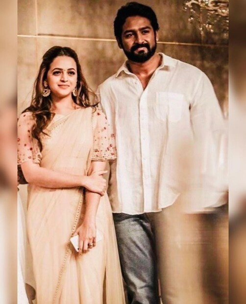  ബ്ലാക്ക് ഹാര്‍ട്ടിന്റെ ഇമോജി മാത്രമാണ് ചിത്രത്തിന്റെ ക്യാപ്ഷന്‍. എന്നാൽ പഴയ ഫോട്ടോ പങ്കുവച്ചതോടെ ആരാധകർ ഏറെ നിരാശയിലാണ്. പലരും ഇത് കമന്റിലൂടെ പ്രകടിപ്പിക്കുകയും ചെയ്തു.