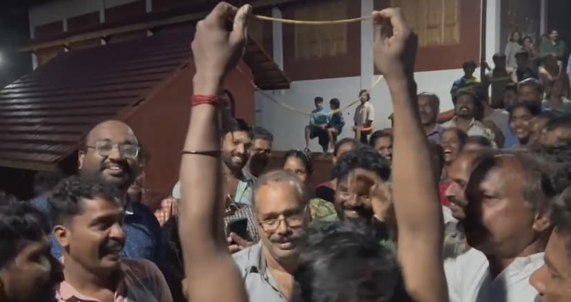  നാട്ടുകാരുടെ കൂട്ടായ പരിശ്രമവും സഹായമനസ്കതയും മൂലം ശശികുമാറിനും കുടുംബത്തിനും സന്തോഷത്തോടെ മടങ്ങാനായെന്ന് ലോകനാർ കാവ് ട്രസ്റ്റി ബോർഡ് ചെയർമാൻ ബാലചന്ദ്രൻ അഭിപ്രായപ്പെട്ടു. വേനൽ ക്കാലത്ത് പോലും വറ്റാത്ത ചിറയിൽ നിന്ന് മാല വീണ്ടെടുത്തത് അത്ഭുതമായാണ് നാട്ടുകാർ കാണുന്നത്. അഗ്നി രക്ഷാസേനയും മുങ്ങൽ വിദഗ്ദരും പരിശ്രമിച്ചെങ്കിലും മാല കണ്ടെത്തിയിരുന്നില്ല. നാട്ടുകാരോട് നന്ദി പറഞ്ഞാണ് ശശികുമാർ മടങ്ങിയത്.