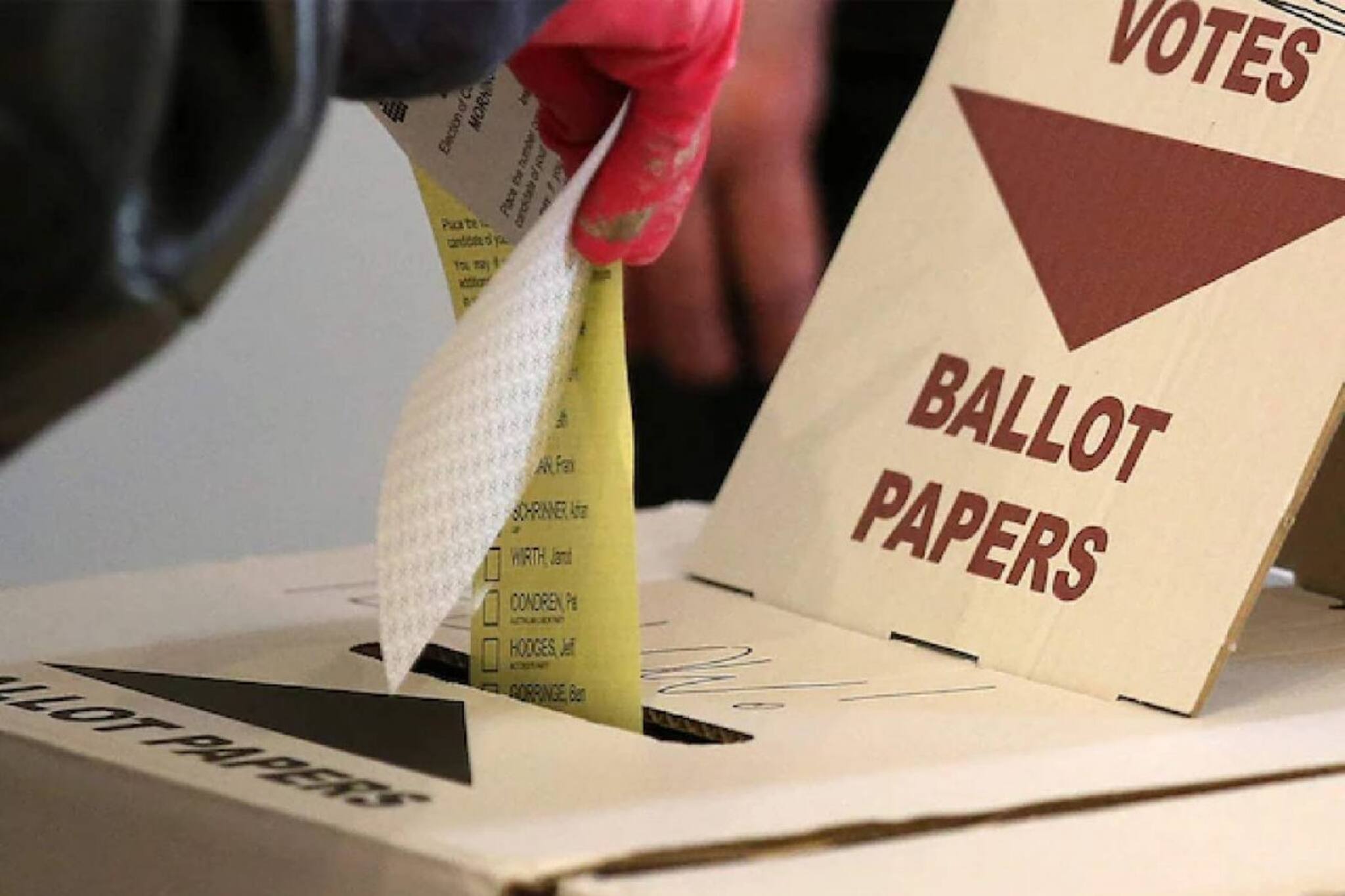 ലോക്‌സഭാ തെരഞ്ഞെടുപ്പ്: ഇവിഎം എണ്ണിയപ്പോള്‍ പാളി, പോസ്റ്റല്‍ വോട്ടിലൂടെ വിജയം കൈവരിച്ച് രണ്ട് സ്ഥാനാര്‍ത്ഥികള്‍