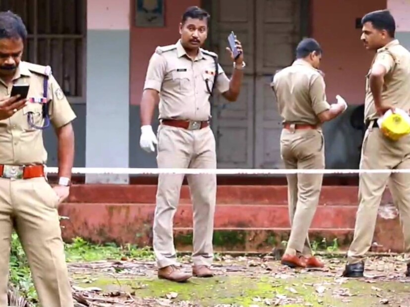  സംഭവ സ്ഥലത്ത് തലശേരി എസിപി യുടെ നേതൃത്വത്തിൽ സ്ഥലത്ത് ക്യാംപ് ചെയ്യുന്നുണ്ട്. ആൾ താമസമില്ലാത്ത എരഞ്ഞോളി കുടക്കളത്തെ വീട്ടുപറമ്പിൽ ഒളിപ്പിച്ചു വെച്ച ബോംബ് പൊട്ടിത്തെറിച്ചുവെന്നാണ് പൊലിസിന്റെ പ്രാഥമിക നിഗമനം.