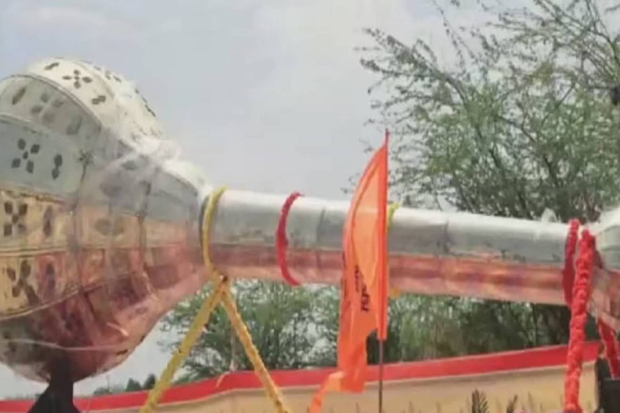 അയോധ്യയിലെ രാമക്ഷേത്രത്തിലേക്ക് 3200 കിലോഗ്രാം ഭാരമുള്ള വില്ലും 3000 കിലോ ഭാരമുള്ള ഗദയും അയച്ച് രാജസ്ഥാനിലെ ഭക്തര്‍