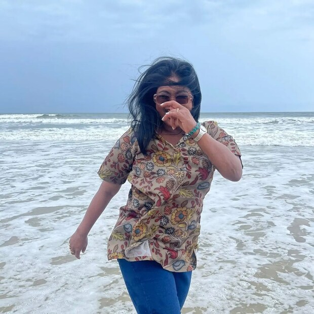 മഞ്ജുവിനെ സ്നേഹിക്കുന്നവർ പോസ്റ്റ് ചെയ്ത കമന്റുകൾ എല്ലാത്തിലും മഞ്ജു സന്തോഷത്തോടെ പ്രതികരിച്ചു. ഇപ്പോൾ എവിടെയാണ് എന്ന ചോദ്യത്തിന് തിരികെ തിരുവനന്തപുരത്തെത്തി എന്നും മറുപടിയുണ്ട്. എന്നാൽ മകൾ ദയ പോസ്റ്റ് ചെയ്ത കമന്റിന് ഒരിത്തിരി പ്രത്യേകത കൂടുതലുണ്ട് 