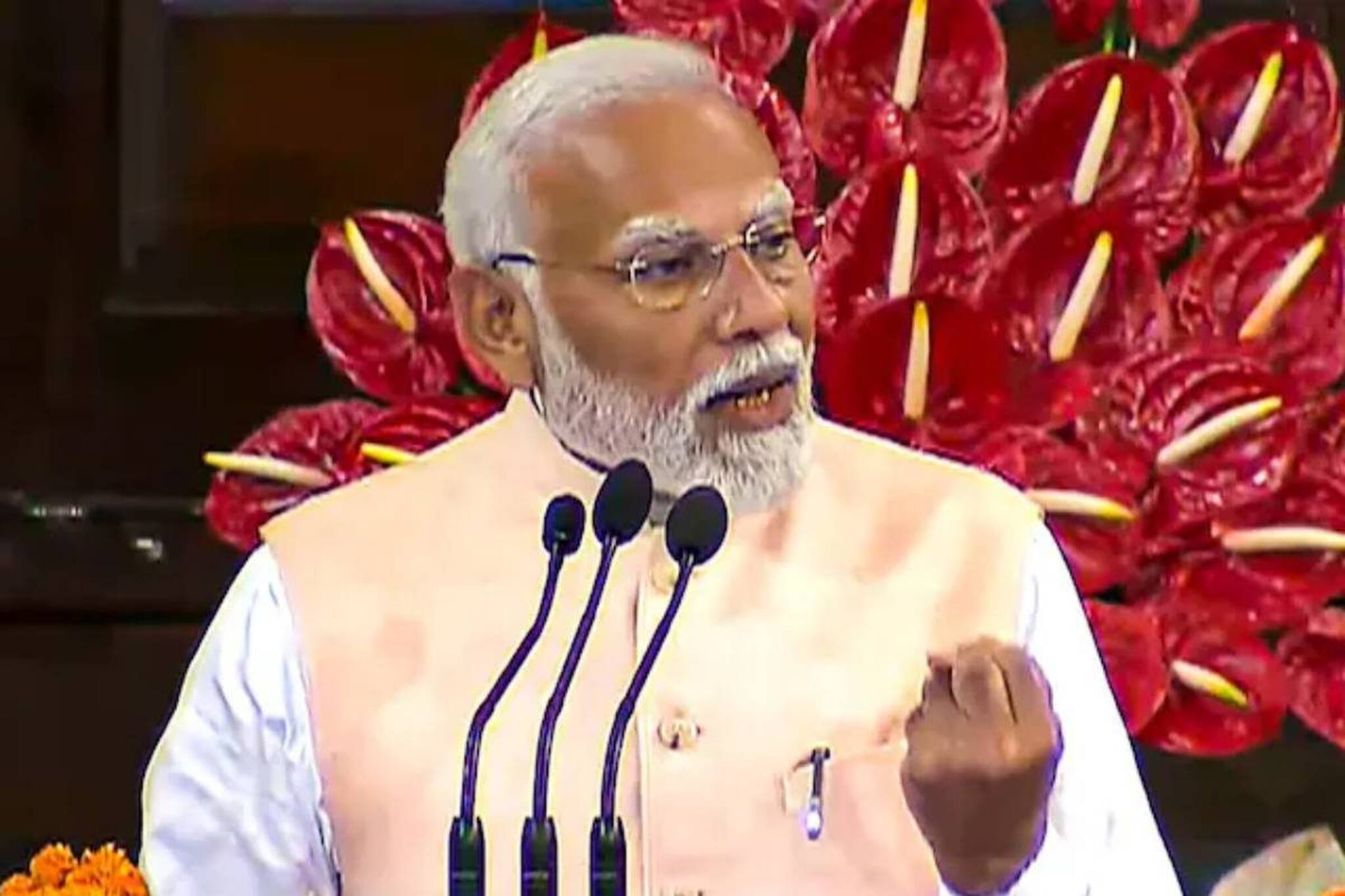 'കേരളത്തിൽ ഒട്ടേറെപ്പേര്‍ ബലിദാനികളായി; തലമുറകള്‍ പ്രയത്‌നിച്ചു'; സുരേഷ് ഗോപിയുടെ വിജയം എടുത്ത് പറഞ്ഞ് മോദി