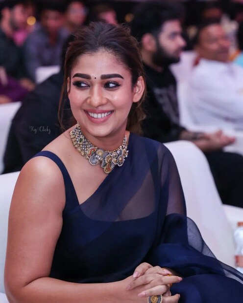  ഷാരൂഖ് ഖാൻ ചിത്രം ജവാന്റെ പ്രൊമോഷണൽ ഇവന്റുകളിൽ പോലും നടി പങ്കെടുത്തില്ല. എന്നാൽ സംവിധായകൻ വിഷ്ണുവർധനുവേണ്ടിയാണ് താനിവിടെ വന്നതെന്ന് നയൻതാര പറയുകയുണ്ടായി.