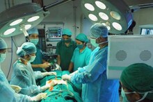 സുഹൃത്ത് കബളിപ്പിച്ച് ആശുപത്രിയിലെത്തിച്ച യുവാവിന്റെ ജനനേന്ദ്രിയം നീക്കി ലിംഗമാറ്റ ശസ്ത്രക്രിയയ്ക്ക് വിധേയനാക്കി
