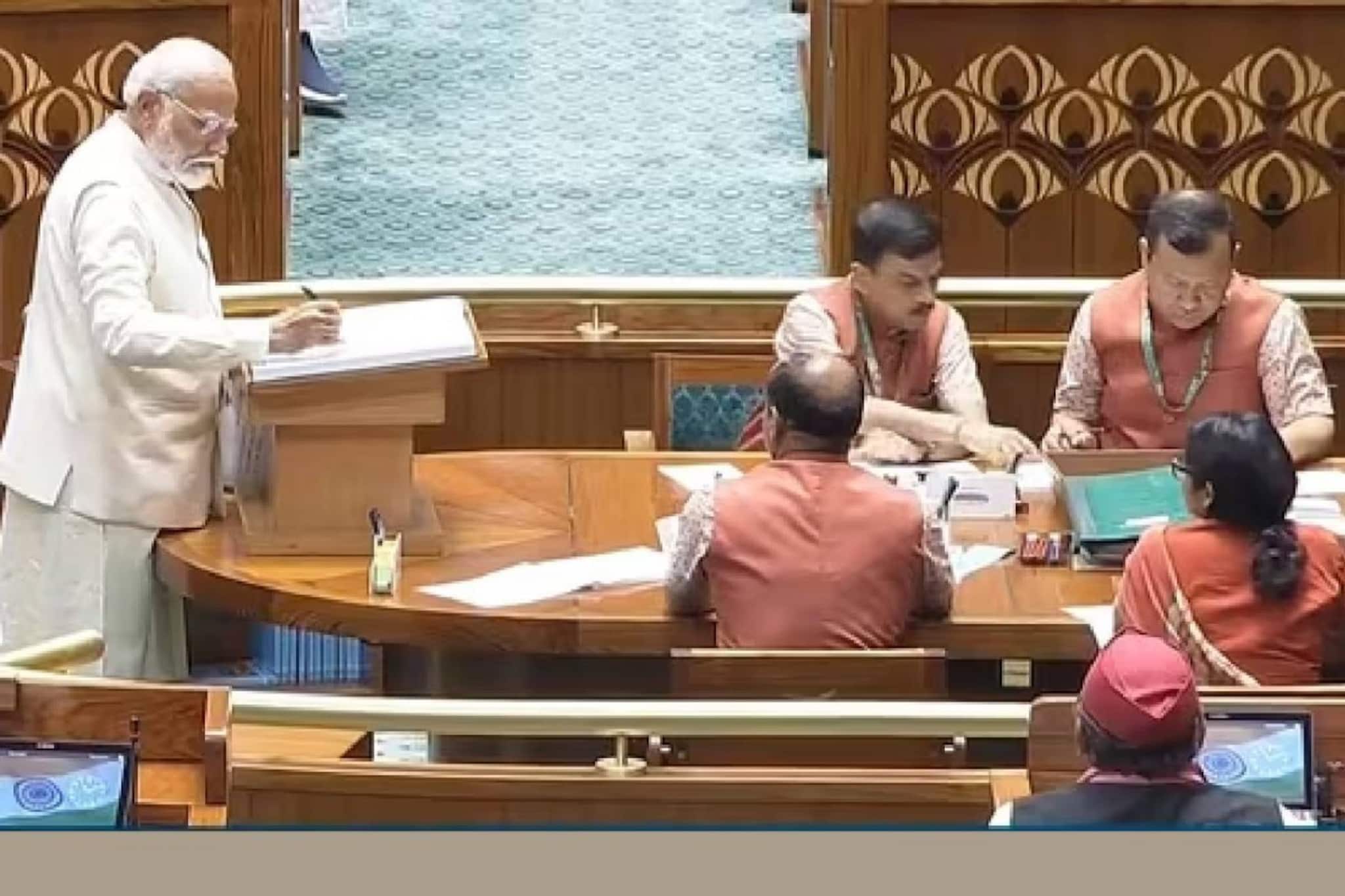 ദോംഗ്രി മുതൽ സംസ്കൃതം വരെ; ലോക്‌സഭാ എംപിമാർ സത്യപ്രതിജ്ഞ ചെയ്തത് ഏതൊക്കെ ഭാഷയിൽ?