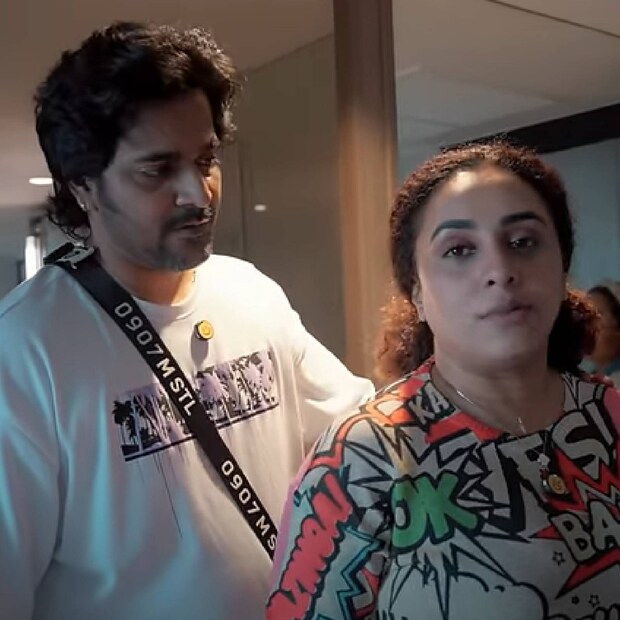 രാവിലെ ഉണർന്നാൽ പല്ലു തേച്ച്, കുഞ്ഞി നിതാരയെ തോളത്തെടുത്ത് നേരെ അടുക്കളയിലേക്ക് പോകുന്നതിൽ നിന്നും പേളിയുടെ ദിവസം ആരംഭിക്കും. ഒരു ഹണി ലെമൺ ചായ കുടിച്ച് കിട്ടുന്ന ഊർജത്തിൽ അതേ ദിവസത്തെ മറ്റു പരിപാടികളിലേക്ക്