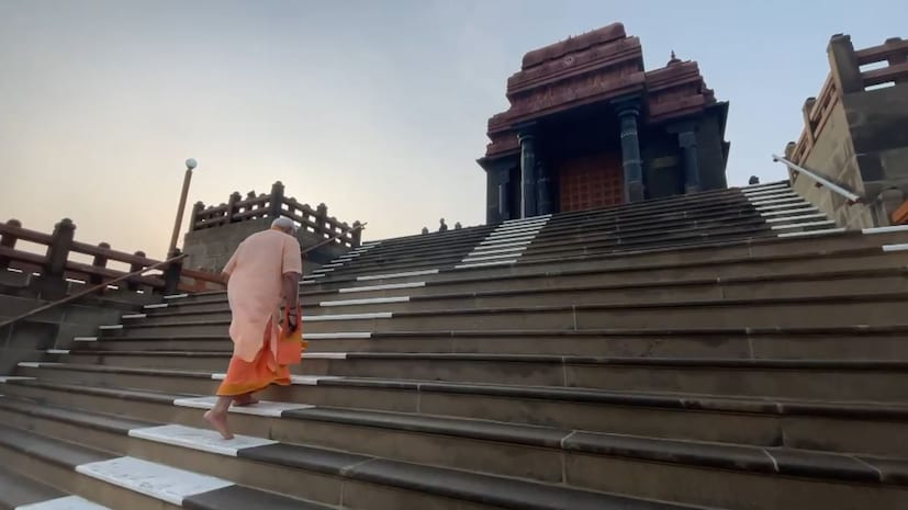  കന്യാകുമാരിയില്‍ എത്തിയ പ്രധാനമന്ത്രി 30ന് വൈകിട്ട് 5.40 ന് കന്യാകുമാരി ദേവീക്ഷേത്രത്തില്‍ ദര്‍ശനംനടത്തിയ ശേഷമാണ് വിവേകാനന്ദപ്പാറയില്‍ ധ്യാനത്തിനെത്തിയത്.