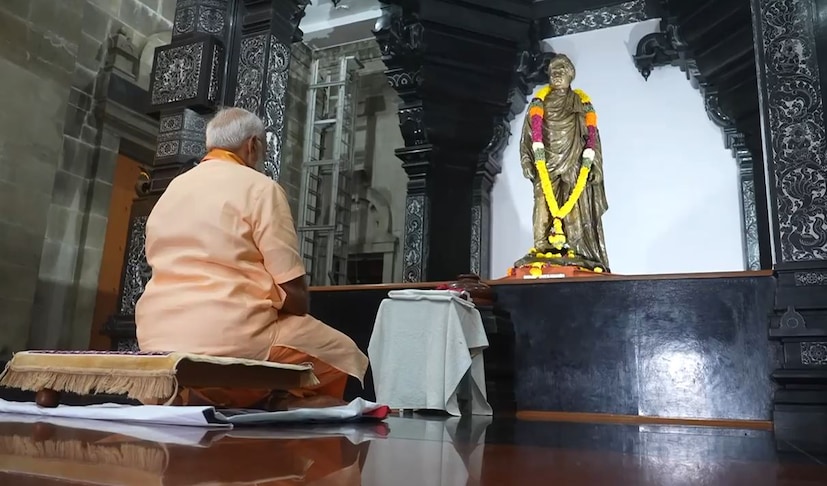  സഭാമണ്ഡപത്തിലും ധ്യാനമണ്ഡപത്തിലും മോദി ധ്യാനത്തിലിരിക്കുന്ന ദൃശ്യങ്ങൾ പുറത്തുവന്നിരുന്നു.