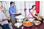 “സുഭിക്ഷ”മായി വിളമ്പുന്ന “പ്രസന്ന”മായ ഊണ്: പുന്നപ്രയിലെ വീട്ടമ്മയുടെ കഥ.