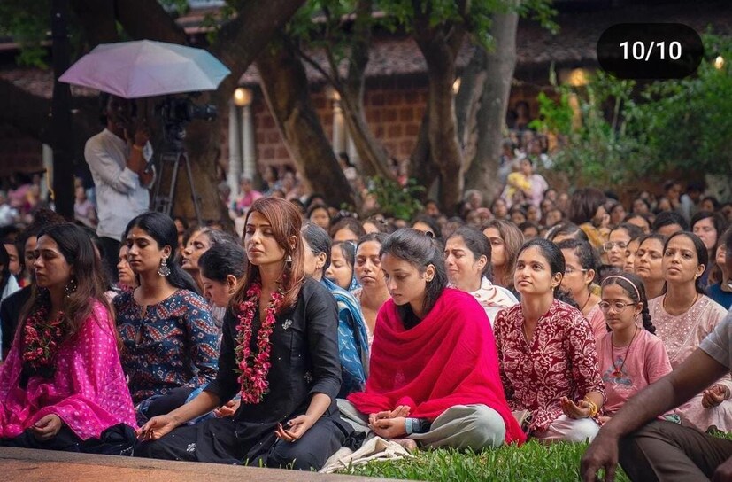  ലൗകിക ജീവിതത്തിൽ നിന്നും രക്ഷനേടാനുള്ള വഴിയെന്നാണ് ചിത്രങ്ങൾ പങ്കുവച്ചുകൊണ്ട് നടി കുറിച്ചത്. കോയമ്പത്തൂരിലെ ഇഷ ഫൗണ്ടേഷനിലാണ് താരം ധ്യാനത്തിനായെത്തിയത്.