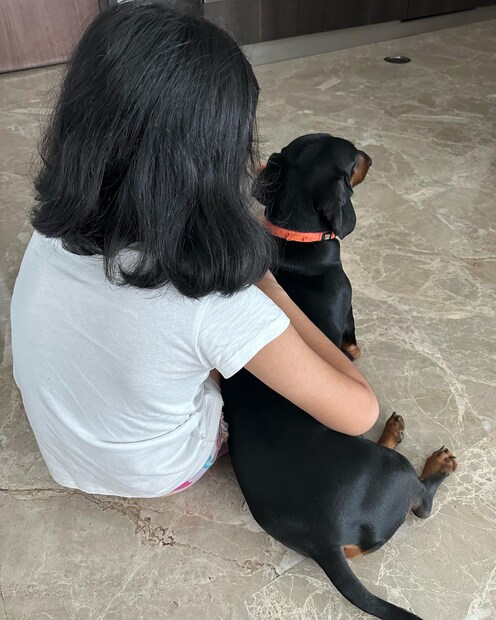എന്താണ് ആർത്തവമെന്നോ, അതുണ്ടാക്കുന്ന മാറ്റം എന്തെന്നോ അറിഞ്ഞിരുന്നില്ല. മകൾ അത്തരത്തിൽ സമപ്രായക്കാരിൽ നിന്നും കേൾക്കുന്ന പാതിവെന്ത അറിവുമായി വളരരുത് എന്ന് സുപ്രിയക്ക് നിർബന്ധമുണ്ട്. കൊച്ചു കുഞ്ഞുങ്ങളെ സംബന്ധിച്ച് ഈ വിഷയം കൈകാര്യം ചെയ്യുക എളുപ്പമല്ല താനും 