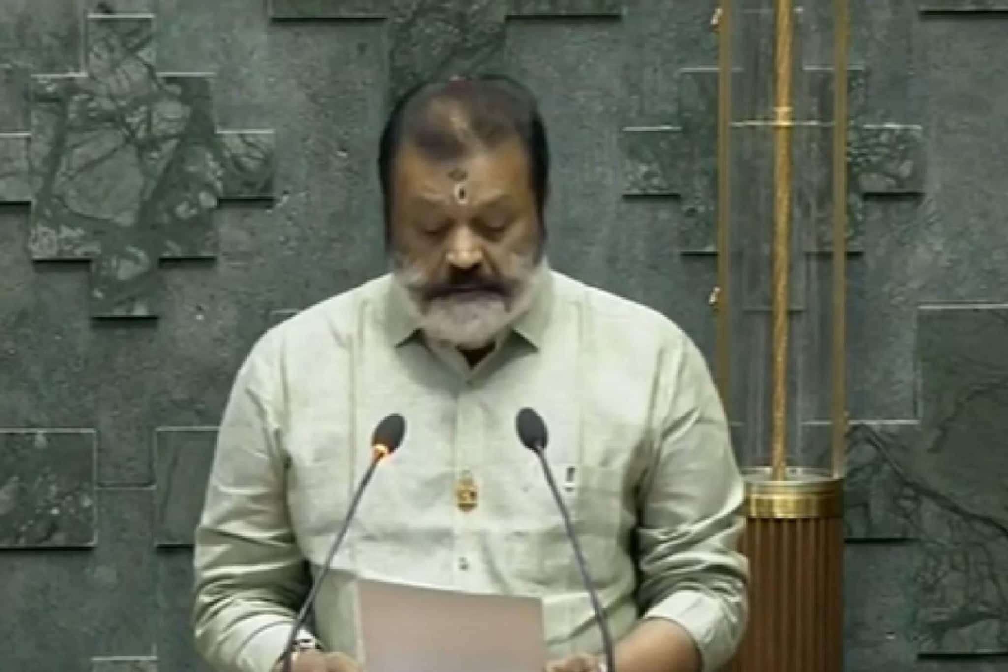 മലയാളത്തില്‍ സത്യപ്രതിജ്ഞ ചെയ്ത് സുരേഷ്‌ഗോപി