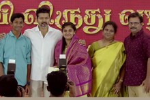 പഠിച്ചു കേറി വാ; പത്തിലും പ്ലസ് ടുവിലും ഉയർന്ന വിജയം നേടിയ വിദ്യാർത്ഥികളെ അനുമോദിച്ച് നടൻ വിജയ്