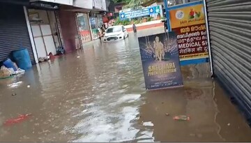 Kerala Weather Update: അതിതീവ്ര മഴയ്ക്ക് സാധ്യത; മൂന്ന് ജില്ലകളിൽ റെഡ് അലർട്ട്; തൃശൂരിൽ ഇടിമിന്നലേറ്റ് രണ്ട് മരണം