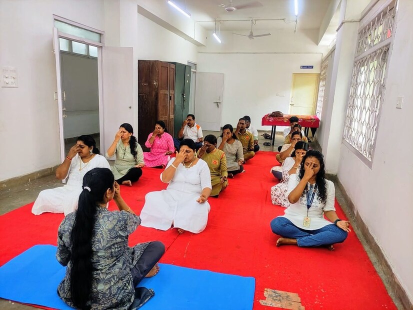  ഗ്രാമങ്ങളിലെയും പ്രാദേശിക കമ്മ്യൂണിറ്റികളുടെ ആവേശകരമായ പങ്കാളിത്തത്തോടെ, പ്രധാന നഗരങ്ങൾക്കപ്പുറത്തേക്ക് യോഗദിനത്തിൻ്റെ പ്രാതിനിധ്യം വ്യാപിച്ചു. പാർക്കുകളും കമ്മ്യൂണിറ്റി സെൻ്ററുകളും താത്കാലിക യോഗ സ്റ്റുഡിയോകളായി മാറി.