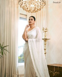 Anusree | 'ഹൗ ബ്യൂട്ടിഫുൾ..!' തൂവെള്ള സാരിയിൽ മാലാഖയെപ്പോലെ അനുശ്രീ