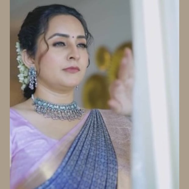 ഗൗരി പിള്ളയുടെയും മാമാട്ടിയുടെയും അമ്മമാർ എന്ന ലേബലിൽ, മുൻകാല നായികമാർ എന്ന് വിളിക്കപ്പെട്ട് ഒതുങ്ങുന്നില്ല, കാവ്യയും ഭാമയും. രണ്ടുപേരും മറ്റൊരു മേഖലയിൽ ഈ കാലഘട്ടത്തിൽ സജീവമാണ്. കാവ്യക്ക് 'ലക്ഷ്യ'യും ഭാമയ്ക്ക് 'വാസുകി'യും സ്വന്തമായുണ്ട് 