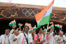 പാരീസ് ഒളിംപിക്‌സിനു കൊടിയേറ്റം; ഇന്ത്യൻ പതാകയേന്തി പി.വി. സിന്ധുവും ടേബിൾ ടെന്നീസ് താരം ശരത് കമലും