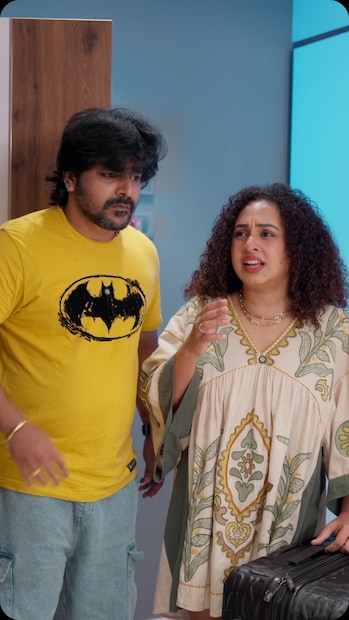 മക്കളിൽ ഒരാൾ സ്കൂളിലും പോയി, രണ്ടാമത്തെയാൾ ഒന്നുറങ്ങുക കൂടി ചെയ്താൽ, പേളിക്കും ശ്രീനിഷിനും സമയം വീണ്ടും ബാക്കി. ഏറ്റവും ഒടുവിലായി ദമ്പതികൾ വളരെ രസമുള്ള ഒരു വ്ലോഗ് പോസ്റ്റ് ചെയ്തിട്ടുണ്ട്. പേളിയുടെ യൂട്യൂബ് ചാനലിൽ വ്ലോഗ് പൂർണമായും കാണാം (തുടർന്ന് വായിക്കുക)