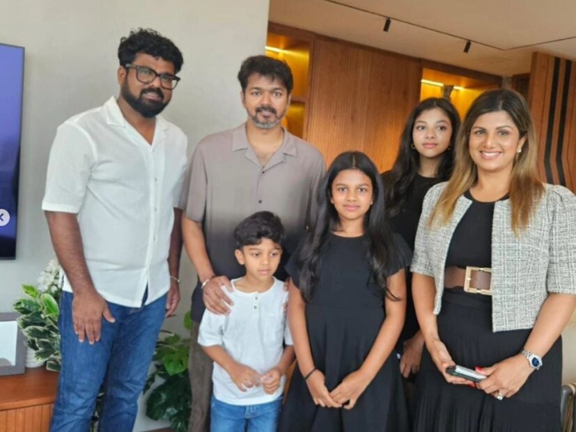  ആന്ധ്രപ്രദേശുകാരിയായ രംഭ തന്റെ പതിനഞ്ചാം വയസ്സിൽ ഹരിഹരൻ സംവിധാനം ചെയ്ത സർ​ഗം എന്ന മലയാള സിനിമയിലൂടെയാണ് വെള്ളിത്തിരയിൽ എത്തുന്നത്.