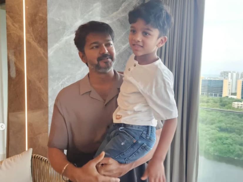  പിന്നീട് തമിഴിലും തെലുങ്കിലും സജീവമായ താരം 90കളുടെ അവസാനത്തിലും 2000ന്റെ തുടക്കത്തിലും നിരവധി വിജയ് ചിത്രങ്ങളിൽ നായികയായി. ആരാധകർക്ക് ഏറെ പ്രിയപ്പെട്ട താരജോഡികളായിരുന്നു രംഭയും വിജയിയും. മിൻസാര കണ്ണ', 'നിനൈതെൻ വന്തൈ', 'എൻടെൻട്രും കാതൽ' തുടങ്ങിയ നിരവധി എവർ​ഗ്രീൻ ഹിറ്റ് ചിത്രങ്ങളിലെ ജോഡികളായിരുന്നു ഇരുവരും.