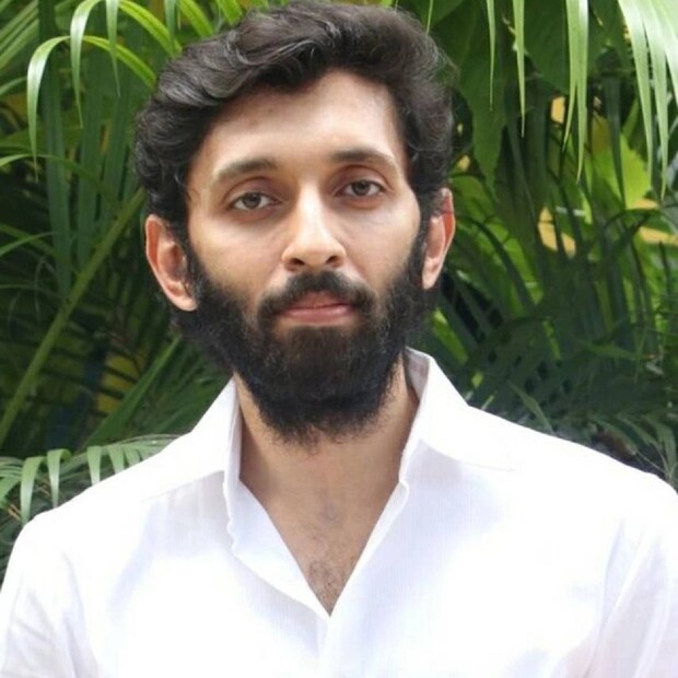 'ജെയ്‌ലർ' സിനിമയിലെ വസന്ത് രവിയെ ഓർമ്മയുണ്ടോ? സ്വന്തം അച്ഛനെ പോലും വിഡ്ഢിയാക്കിയ പോലീസുകാരൻ മകനെ? ശ്രീ രാമചന്ദ്ര മെഡിക്കൽ കോളേജിൽ രണ്ടാം വർഷ എം.ബി.ബി.എസ്. പഠനത്തിനിടെയാണ് അഭിനയത്തോട് താൽപ്പര്യം ഉണ്ടായത് എന്ന് വസന്ത് രവി ഒരഭിമുഖത്തിൽ പറഞ്ഞിരുന്നു. ശേഷം യു.കെയിലെ മാഞ്ചെസ്റ്ററിൽ നിന്നും ഹെൽത്ത് കെയർ മാനേജ്മെന്റിൽ പഠനം തുടർന്നു