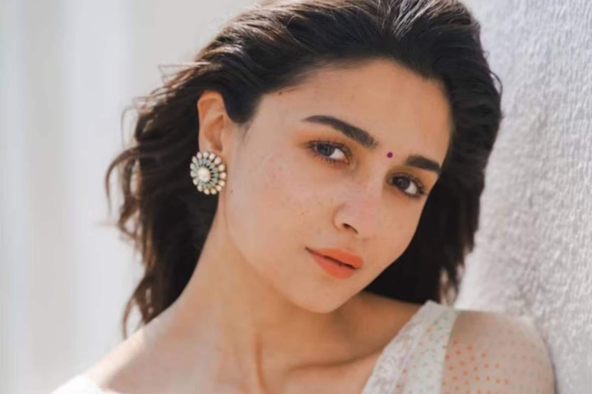 ഇന്ത്യയിലെ ഏറ്റവും ജനപ്രിയ നായികമാരിൽ ഒന്നാമത് ആലിയ; ആദ്യ പത്തിൽ തെന്നിന്ത്യയിൽ നിന്ന് ആരൊക്കെ?