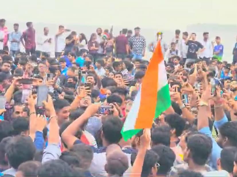  മറൈന്‍ ഡ്രൈവില്‍നിന്ന് വാംഖഡെ സ്റ്റേഡിയംവരെ ഈ ബസ്സിലാണ് ടീം യാത്ര ചെയ്യുക