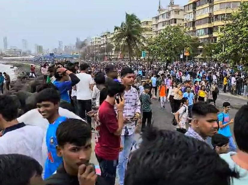  മുംബൈ വാംഖഡെ സ്റ്റേഡിയം വൈകുന്നേരത്തോടെ തന്നെ നിറഞ്ഞു കവിഞ്ഞു.