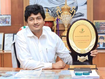 കൃഷ്ണതേജ തൃശൂര് കളക്ടറുടെ ചുമതല ഒഴിയും; ഇനി ആന്ധ്രയിൽ പവൻ കല്യാണിനൊപ്പം കൃഷ്ണതേജ തൃശൂര് കളക്ടറുടെ ചുമതല ഒഴിയും; ഇനി ആന്ധ്രയിൽ പവൻ കല്യാണിനൊപ്പം