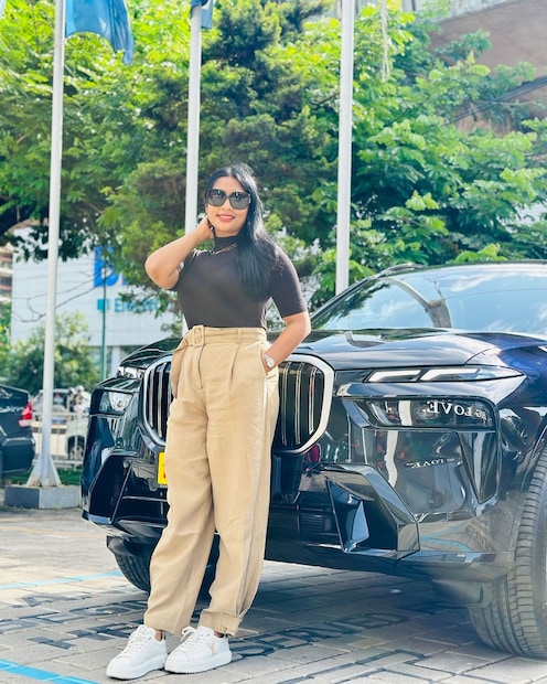  ബിഎംഡബ്ല്യു എക്സ് 7 ആണ് നവ്യ വാങ്ങിയിരിക്കുന്നത്. ബിഎംഡബ്ല്യു വിതരണക്കാരായ ഇവിഎം ഓട്ടോക്രാഫ്റ്റിൽ നിന്നാണ് നവ്യ ഈ ആഡംബര എസ്‍യുവി സ്വന്തമാക്കിയത്.