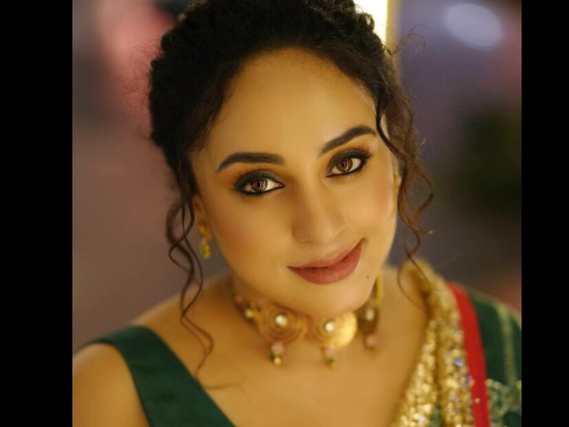  ഏറെ ആരാധകരുള്ള നടിയും അവതാരകയുമാണ് പേളി മാണി. സോഷ്യൽ മീഡിയയിൽ സജീവമായ പേളി തന്റെ പെൺമക്കളുടെ വിശേഷങ്ങളും മറ്റുമെല്ലാം ആരാധകരുമായി പങ്കുവെക്കാറുണ്ട്.