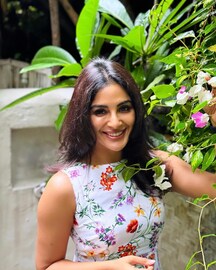 "ഇത് നാച്ചുറൽ ഗ്ലോ" സംയുക്തയുടെ ചിത്രങ്ങൾ ഏറ്റെടുത്ത് ആരാധകർ