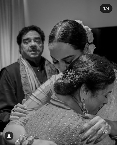  സൊനാക്ഷിയുടെ മാതാപിതാക്കളായ ശത്രുഘ്‌നന്‍ സിന്‍ഹയും പൂനം സിന്‍ഹയുമാണ് ചിത്രത്തിലുള്ളത്. ബ്ലാക്ക് ആൻഡ് വൈറ്റ് മോഡലിലുള്ള ചിത്രങ്ങളാണ് താരം പങ്കുവച്ച് എത്തിയിരിക്കുന്നത്.