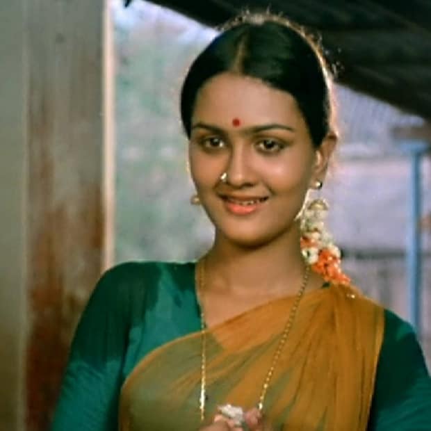 'മുന്താനെയ്‌ മുടിച്ച്' എന്ന സിനിമയിലേക്ക് വിളി വരുമ്പോൾ ഉർവശി ഒൻപതാം ക്‌ളാസ് വിദ്യാർത്ഥിനി. 1983ലായിരുന്നു റിലീസ്. ഇന്നത്തെ പോലെ അഭിനയത്തെയോ കലയെയോ പ്രോത്സാഹിപ്പിക്കുന്ന അന്തരീക്ഷമായിരുന്നില്ല അന്നത്തെ സ്കൂളുകളിൽ. അവിടങ്ങളിലെ അധ്യാപകരും അങ്ങനെതന്നെ