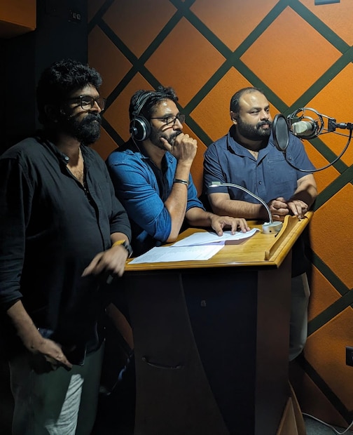  ബോളിവുഡ് അഭിനേത്രിയും സംവിധായികയുമായ നീനാ ഗുപ്ത ഇതിലെ മർമ്മ പ്രധാനമായ കഥാപാത്രത്തെ അവതരിപ്പിക്കുന്നു. ആദ്യന്തം സസ്പെൻസു നിറഞ്ഞ വ്യത്യസ്തമായ കഥാപശ്ചാത്തലത്തിലുള്ള ഈ സൈക്കോളജിക്കൽ ത്രില്ലർ സീരീസിന്റെ സംവിധാനം നിർവഹിച്ചിരിക്കുന്നത്, 'അപൂർവ രാഗം', 'ടു കൺഡ്രീസ്', 'ഫ്രൈഡേ', 'ഷെർലോക് ടോം' എന്നീ സിനിമകളുടെ രചയിതാവും 'കളി'യുടെ സംവിധായകനുമായി ശ്രദ്ധേയനായ നജീം കോയയാണ്.