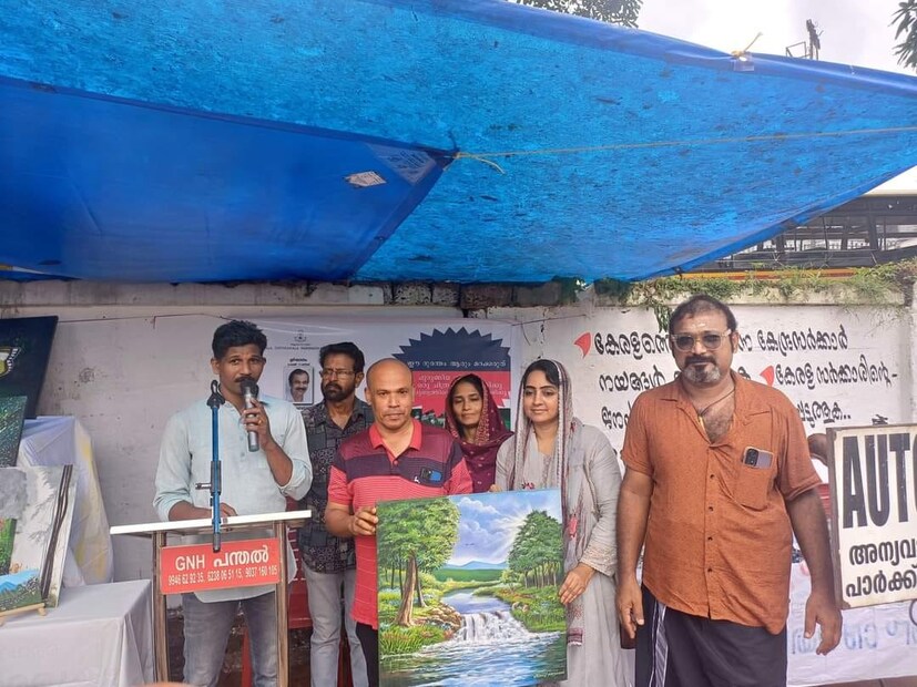  പത്തനംതിട്ടയിൽ മാക്കാംകുന്ന് പള്ളിയിൽ നടന്ന ലൈവ് പെയിൻ്റിംഗ് പരിപാടി മന്ത്രി വീണാ ജോർജ് ഉദ്ഘാടനം ചെയ്തു. 27-ലധികം കലാകാരന്മാരുടെ പങ്കാളിത്തത്തോടെ, 18 പെയിൻ്റിംഗുകൾ വിജയകരമായി വിറ്റു, 40,000 രൂപ സമാഹരിച്ചു, ഇത് വയനാട്ടിലെ ദുരന്തബാധിതരെ സഹായിക്കാൻ സംഭാവന ചെയ്യും. ചടങ്ങിൽ സെക്രട്ടറി ടി.ആർ. രാജേഷ്, പ്രസിഡൻ്റ് കെ.ജി.അനിൽ കുമാർ എന്നിവർ സംസാരിച്ചു.
