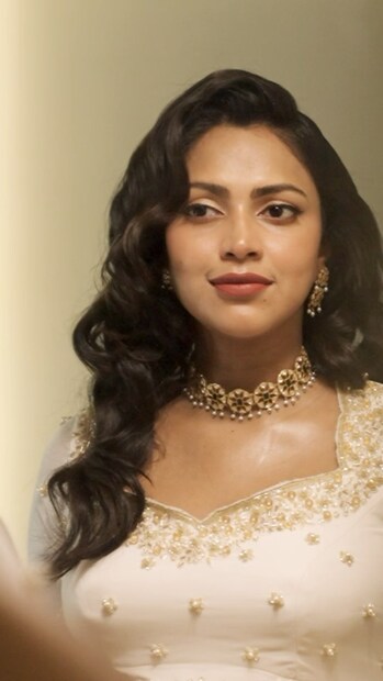 ജഗത് ഇനി ഹോട്ടൽ ബിസിനസ്സ്മാൻ മാത്രമല്ല, ഒരു നടനും മോഡലും കോടിയാണ്. ഓണം പ്രമാണിച്ചാണ് അമലയും ഭർത്താവും ഒന്നിച്ചഭിനയത്തിനിറങ്ങിയത്. ആ വീഡിയോ അമല പോൾ ഷെയർ ചെയ്യുകയുമുണ്ടായി 
