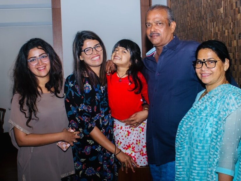  അച്ഛനെതിരെ മകളെ വെച്ച് മനപ്പൂർവ്വം ആരോപണങ്ങൾ ഉന്നയിക്കുകയാണ് അമൃത എന്നും ഇതെല്ലാം പറയിപ്പിക്കുകയാണെന്നുമാണ് ആളുകളുടെ വിമർശനം. ഇതിനൊപ്പം തന്നെ അമൃതയ്ക്ക് ഗോപി സുന്ദറുമായുണ്ടായിരുന്ന ബന്ധത്തെ ചേർത്തും ആളുകൾ വിമർശിക്കുന്നു.മറ്റുള്ളവരുടെ ജീവിതത്തിൽ അനാവശ്യമായി കയറി ഇറങ്ങി അഭിപ്രായങ്ങൾ രേഖപ്പെടുത്തുന്ന സോഷ്യൽ മീഡിയ കഴിഞ്ഞ കുറച്ചു ദിവസങ്ങളായി അമൃതയുടെ കുടുംബത്തെ ആഘോഷമാക്കുകയാണ്.